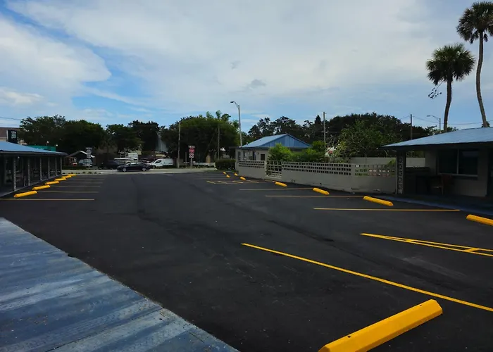 Three Oaks Motel - Titusville