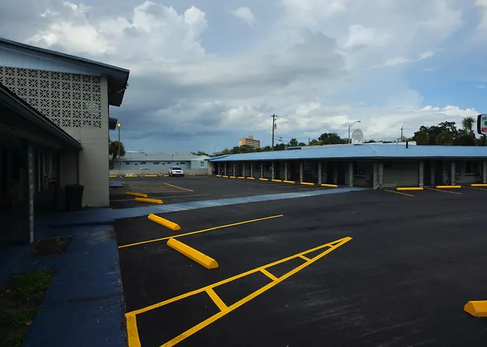 Three Oaks Motel - Titusville