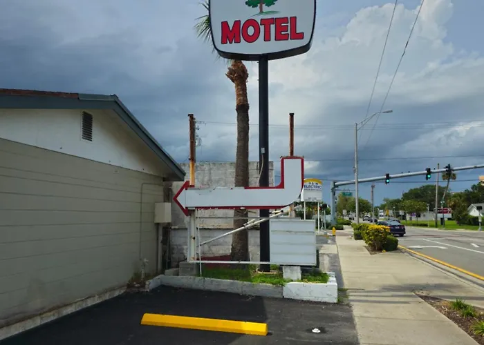 Three Oaks Motel - Titusville