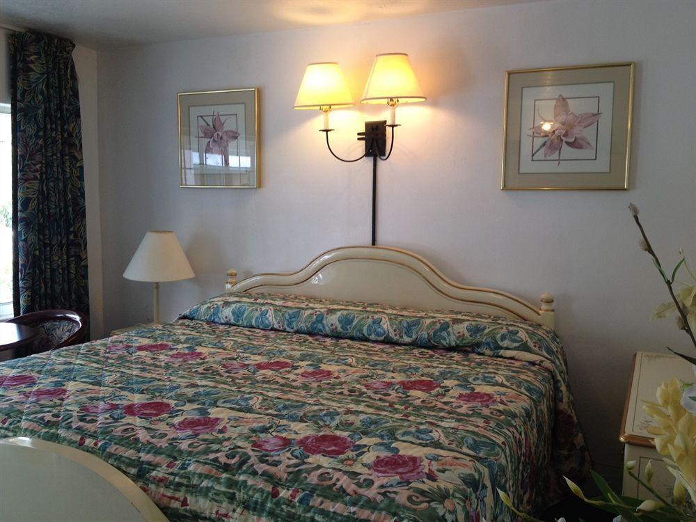 Motel Three Oaks - 2*